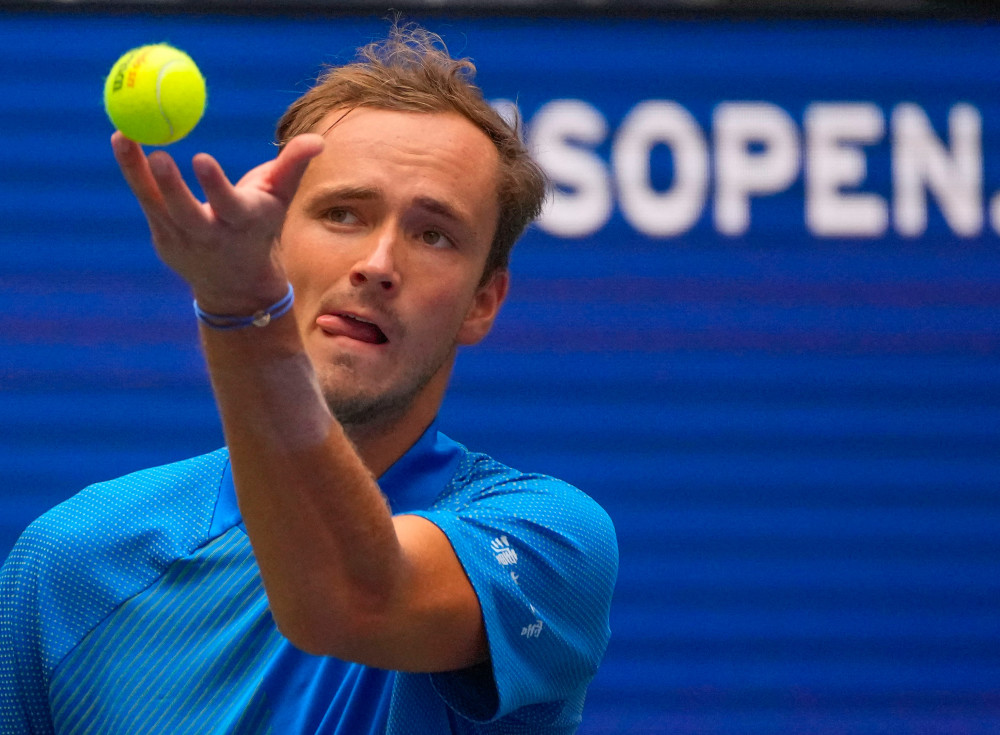 国际雪联单板和自由式U型场地世界杯，中国选手李方慧训练中